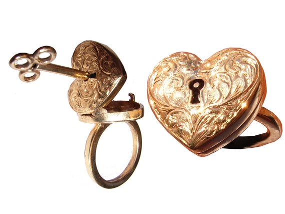 Locking 9ct Gold Engraved Heart Ring with Seperate Key Necklace