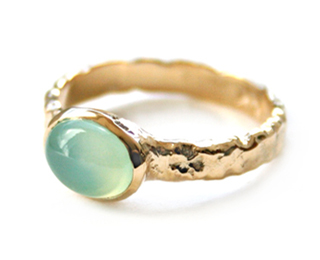 oval_chalcedony_ring